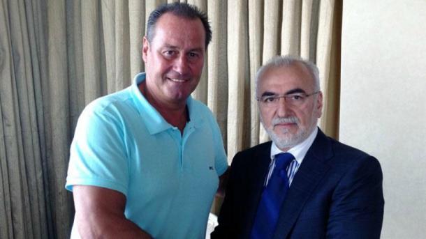 Ο Σαββίδης παρουσιάζει τον Στέφενς