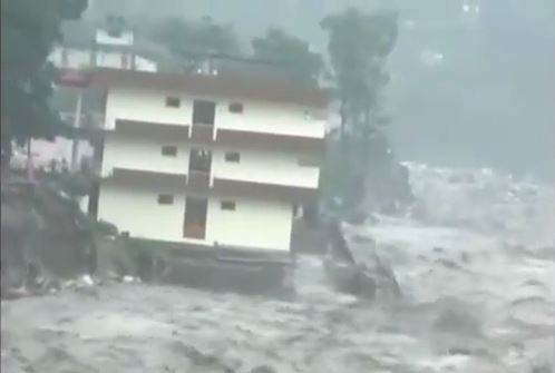 ΒΙΝΤΕΟ-Πολύνεκρες πλημμύρες στην Ινδία