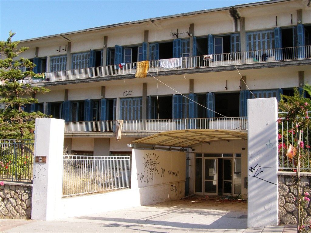 Κατεδαφίζεται το παλαιό νοσοκομείο