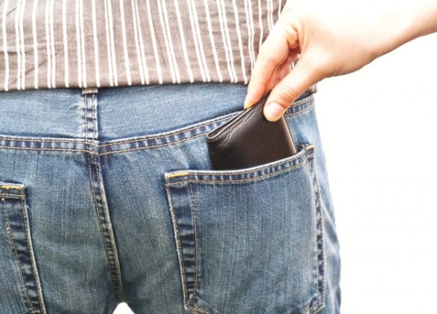 Στη “φάκα” σπείρα πορτοφολάδων