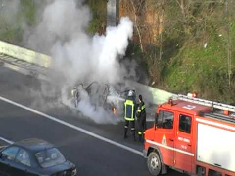 Αυτοκίνητο πήρε φωτιά στην Εθνική