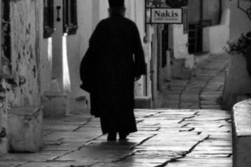 Ιερέας κατηγορείται ότι βίασε την ανιψιά του