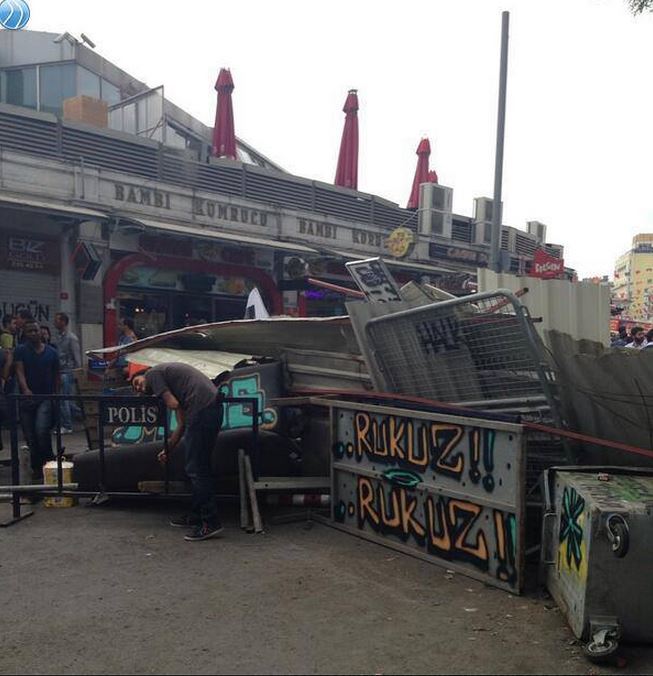 ΦΩΤΟ – Οδοφράγματα στην Κωνσταντινούπολη