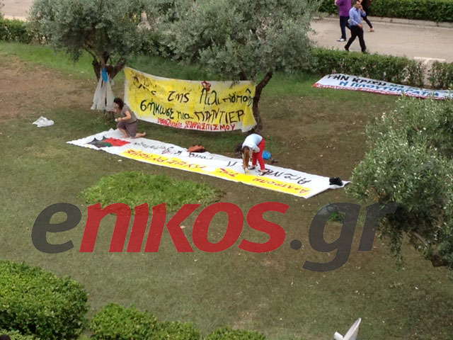 ΤΩΡΑ-Φωτογραφίες από το προαύλιο της ΕΡΤ