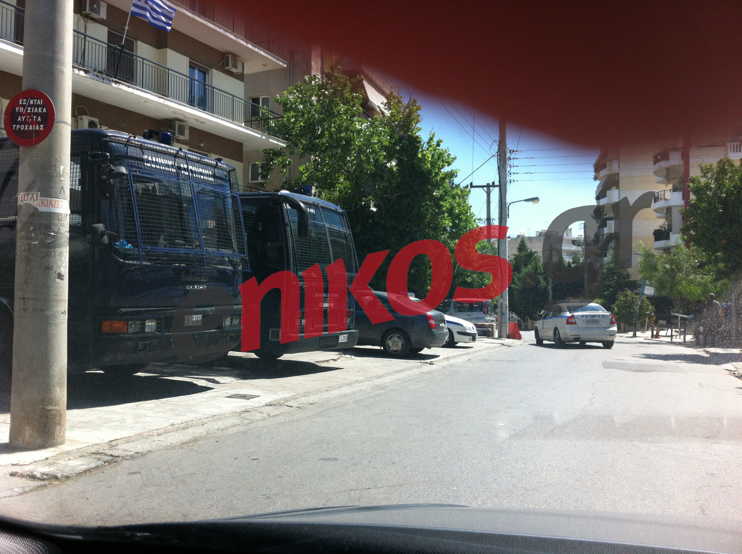 ΦΩΤΟ- Κλούβες στο Α.Τ. Αγίας Παρασκευής