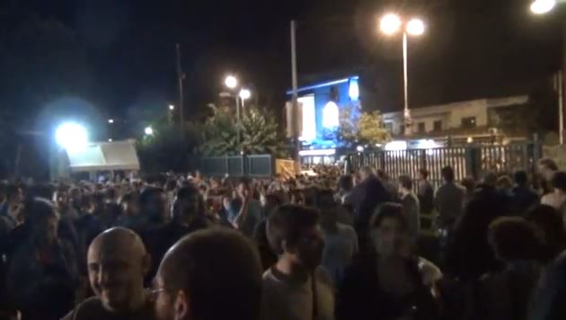 ΒΙΝΤΕΟ-Τώρα οι συγκεντρωμένοι έξω από την ΕΡΤ