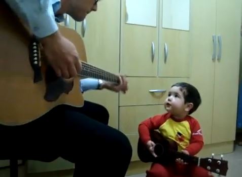 ΒΙΝΤΕΟ-Ο 2χρονος John Lennon