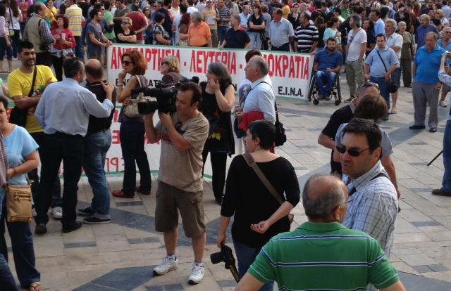 Πάτρα: Βγήκαν στους δρόμους για την ΕΡΤ