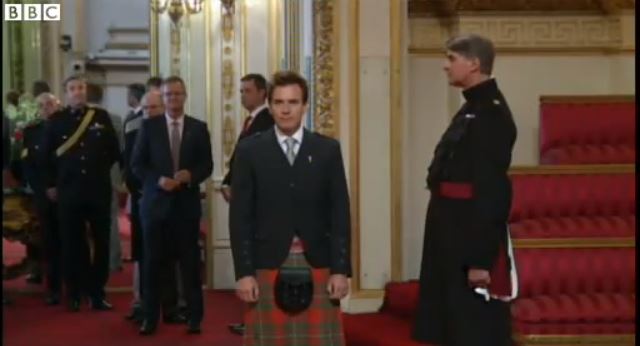 ΒΙΝΤΕΟ – Ιππότης χρίστηκε ο Ewan McGregor