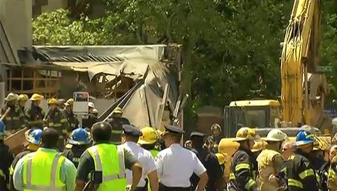 ΗΠΑ:Δύο άνθρωποι εγκλωβισμένοι στα ερείπια