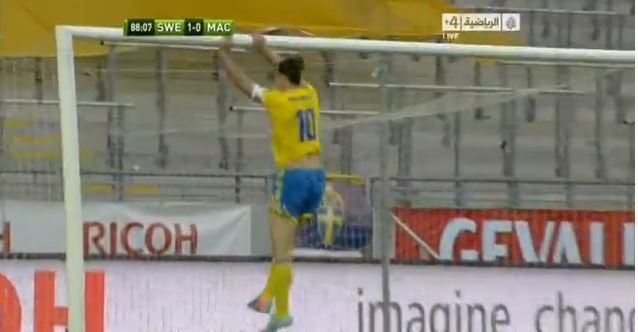 ΒΙΝΤΕΟ-Το δοκάρι “νίκησε” τον Ιμπραϊμοβιτς