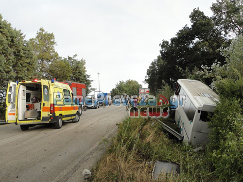 ΦΩΤΟ – Τροχαίο με νεκρό και τραυματίες στην Πρέβεζα