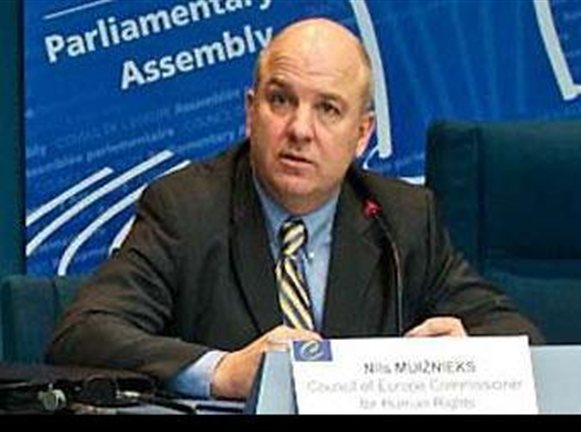 Μούιζνιεκς:Απερίσκεπτο βήμα το κλείσιμο της ΕΡΤ