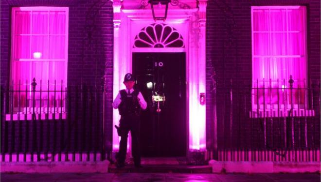 Ροζ σκάνδαλο “καίει” τον Κάμερον