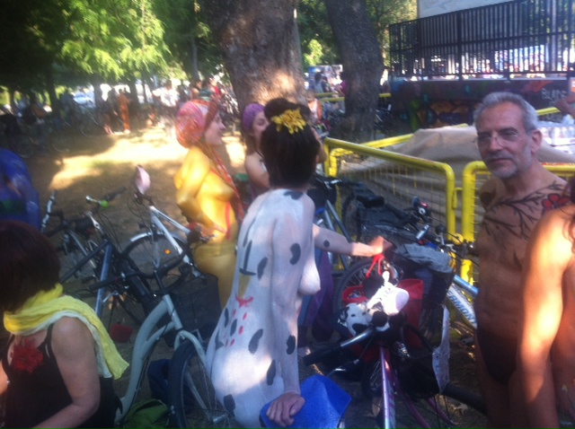 ΒΙΝΤΕΟ-Γυμνοί ποδηλάτες στη Θεσσαλονίκη