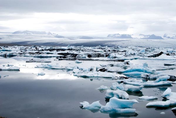 ΦΩΤΟ: Η λίμνη με τους παγετώνες
