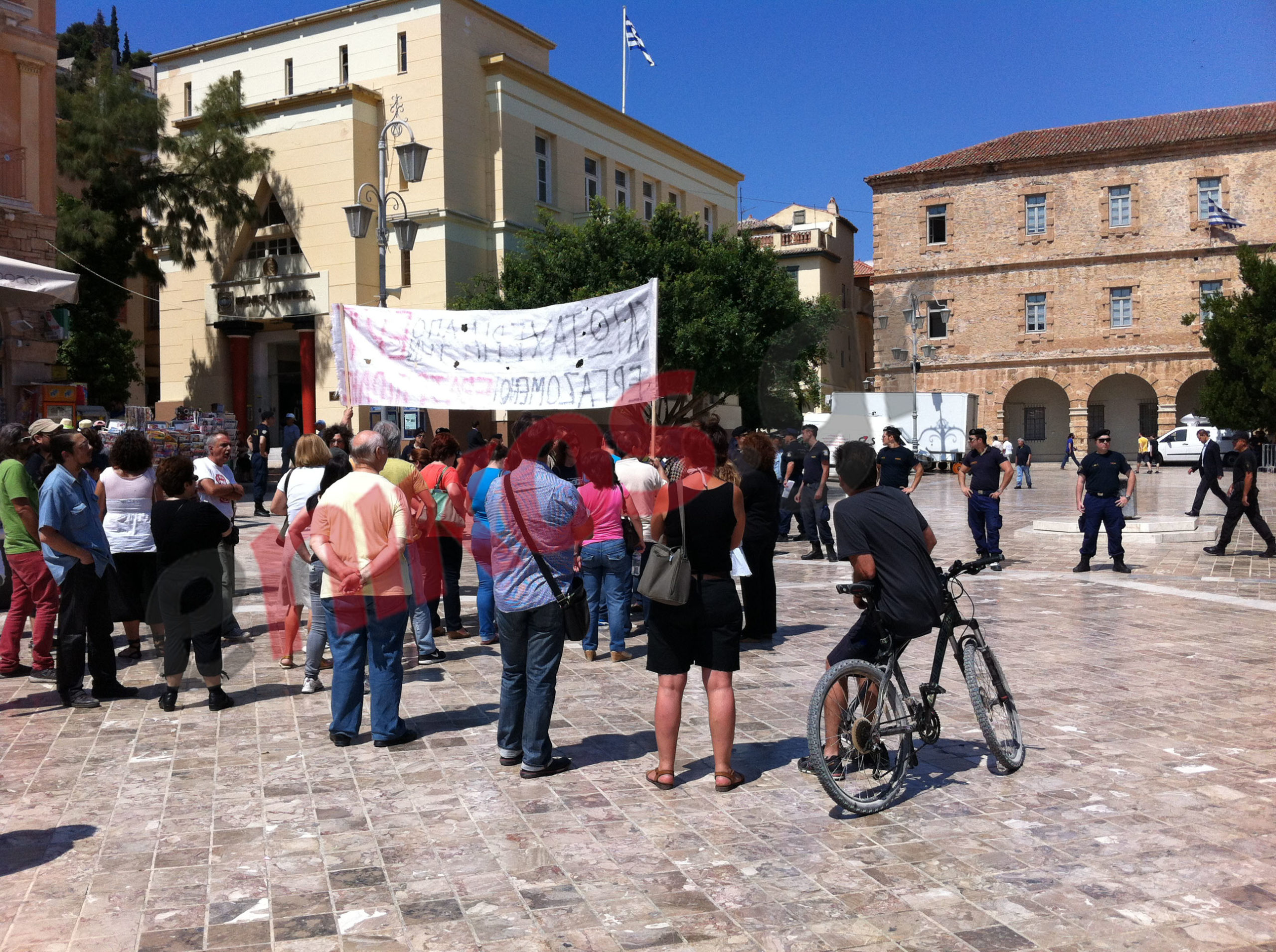 ΦΩΤΟ-Αντιδράσεις στο Ναύπλιο για την ΕΡΤ