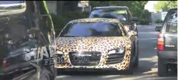 To λεοπάρ αυτοκίνητο του Bieber