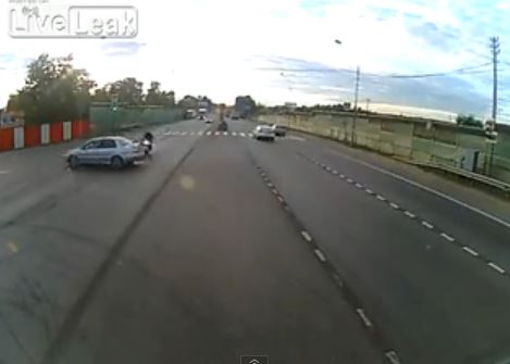 ΒΙΝΤΕΟ-Με “φύλακα άγγελο” στη μηχανή