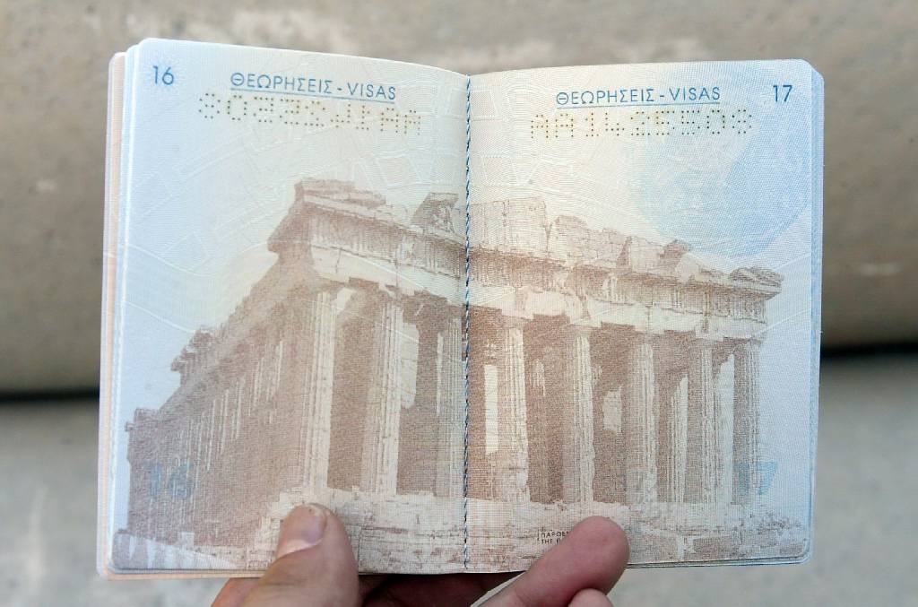 Έφτιαχναν πλαστά ταξιδιωτικά έγγραφα