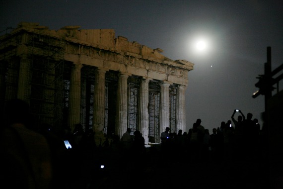 Η μαγευτική πανσέληνος