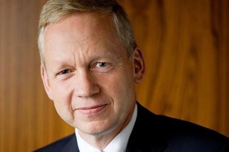 Προτείνει την έξοδο Ελλάδας και Κύπρου από το ευρώ