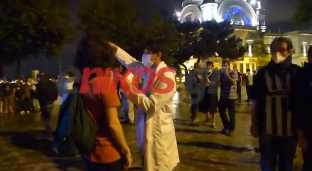 ΒΙΝΤΕΟ – Γιατροί εθελοντές στις διαδηλώσεις