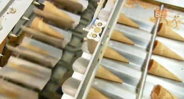 ΒΙΝΤΕΟ-Πώς φτιάχνονται τα χωνάκια παγωτού