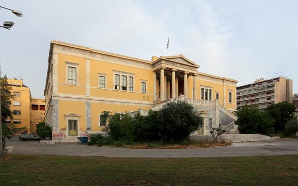 Ιδιώτης καθάρισε το «Κτίριο Αβέρωφ»