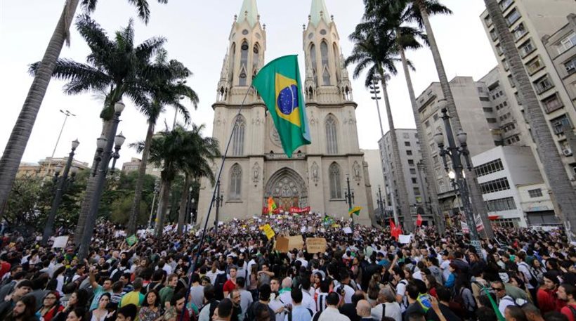 Βραζιλία:Ανακάλεσαν την αύξηση των εισιτηρίων