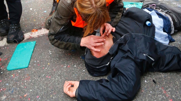 ΤΩΡΑ-ΦΩΤΟ: Τραυματίες στη Φρανκφούρτη