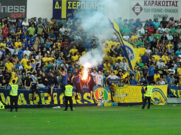 Συνελήφθη οπαδός για κροτίδες