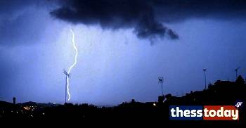 ΒΙΝΤΕΟ-Αστραπές στον ουρανό της Θεσσαλονίκης