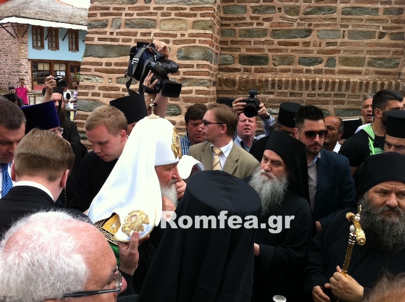 ΦΩΤΟ-Λαμπρή υποδοχή στον Κύριλλο