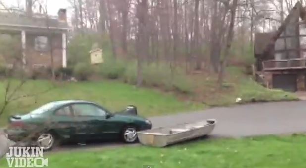 ΒΙΝΤΕΟ-Βάρκα…πέφτει από τον ουρανό