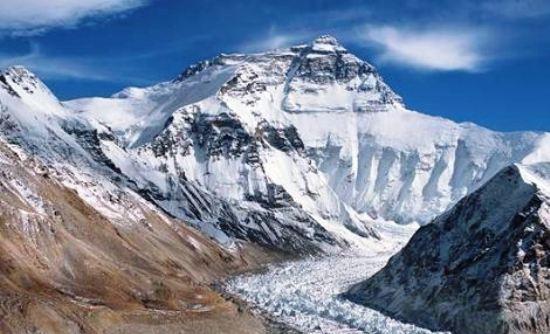 ΒΙΝΤΕΟ-Πήδηξε στο κενό από τα 7.220 μέτρα