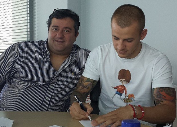 Υπέγραψε ο Βάις