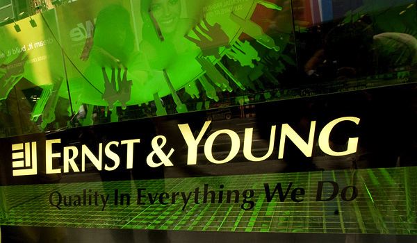 Ernst & Young: Εντός του 2014 επιστρέφει στην ανάπτυξη η Ελλάδα
