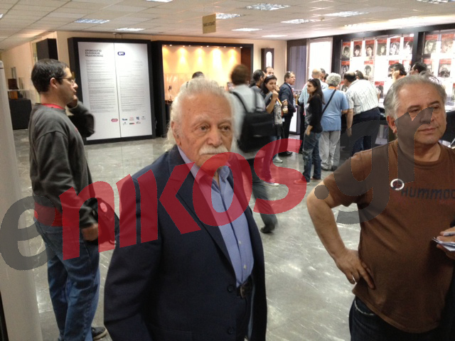 ΦΩΤΟ- Ο Γλέζος στην ΕΡΤ