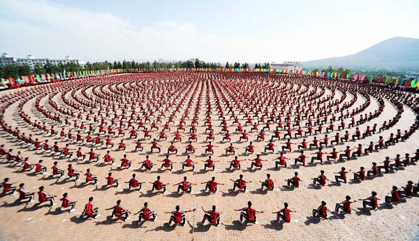 10.000 μαθητές κουνγκ-φού σε συγχρονισμό