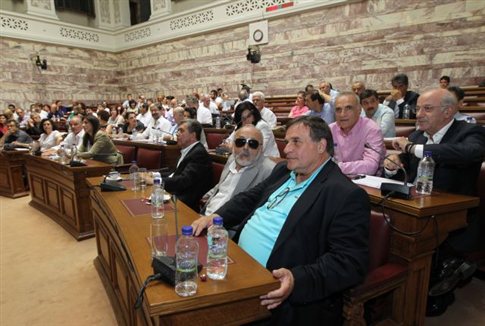 Καταγγέλλει την τροπολογία για τα Ναυπηγεία ο ΣΥΡΙΖΑ
