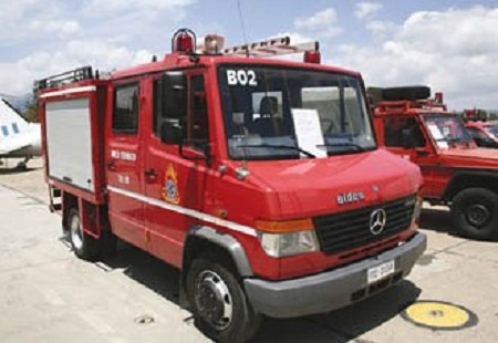 ΤΩΡΑ-Μεγάλη φωτιά σε εργοστάσιο στο Βόλο