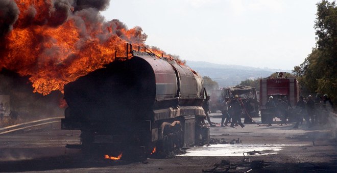 ΤΩΡΑ- Φωτιά σε βυτιοφόρο