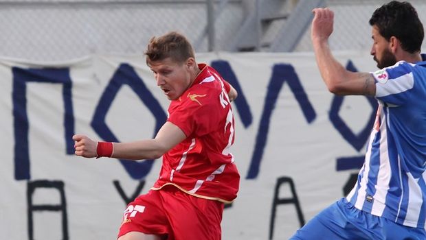 Κροτίδα «έσκασε» στα χέρια ποδοσφαιριστή