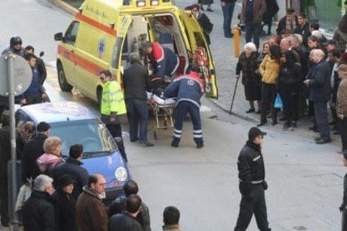 Αγοράκι κάτω από βυτιοφόρο