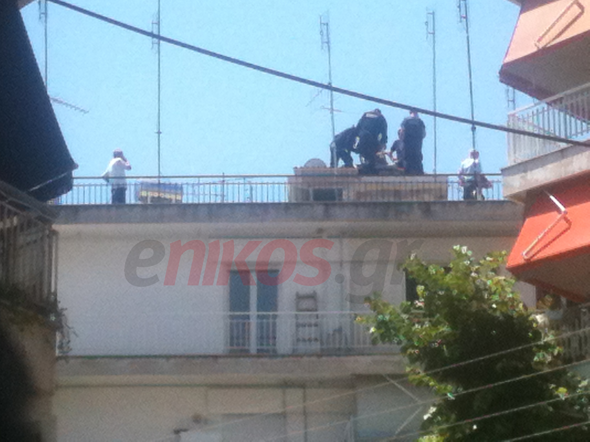 ΦΩΤΟ-Απειλούσε να αυτοκτονήσει 40χρονος