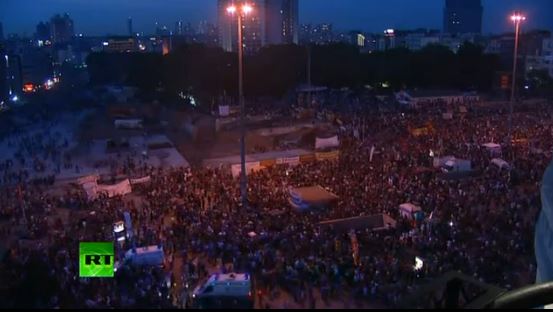 ΤΩΡΑ- Δακρυγόνα στην πλατεία Ταξίμ