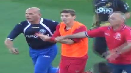 ΒΙΝΤΕΟ-Τραυματισμός ποδοσφαιριστή από κροτίδα