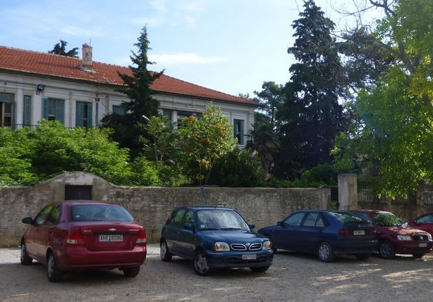 Του πήραν και… το παντελόνι