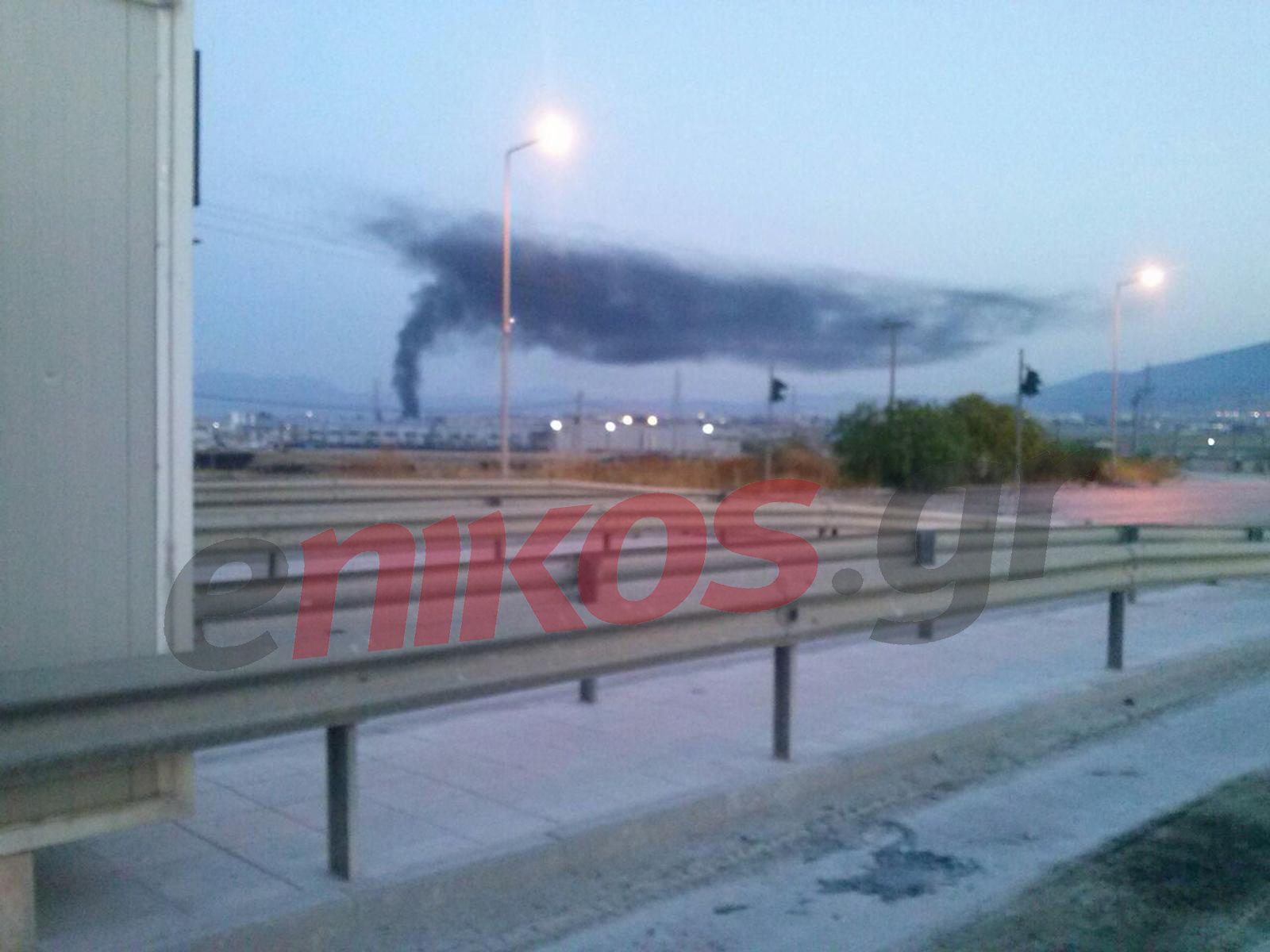 ΦΩΤΟ-Μαύρα σύννεφα στον ΧΥΤΑ Φυλής